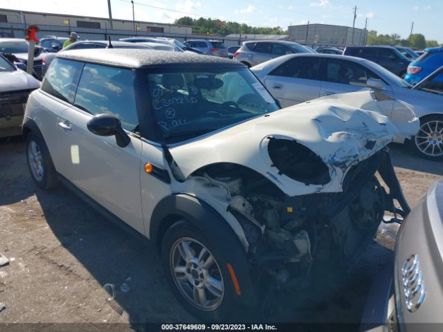 2011 MINI COOPER HARDTOP WMWSU3C55BT093425