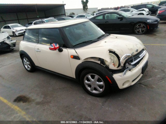 2008 MINI COOPER WMWMF33548TT68083