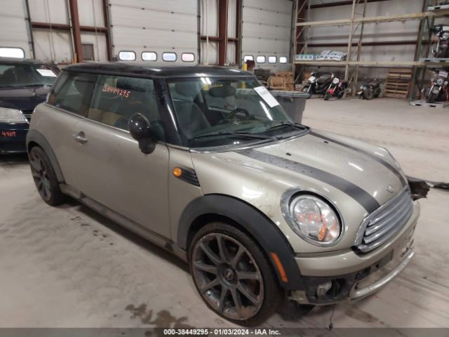 2009 MINI COOPER WMWMF33529TW75057