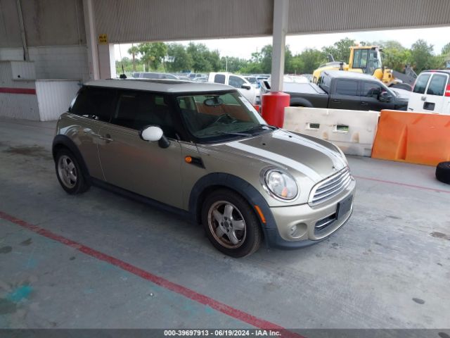 2011 MINI COOPER WMWSU3C51BTX95662