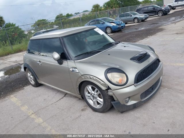 2011 MINI COOPER WMWSU3C52BT091891