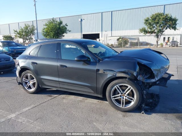 2017 PORSCHE MACAN WP1AA2A55HLB06380